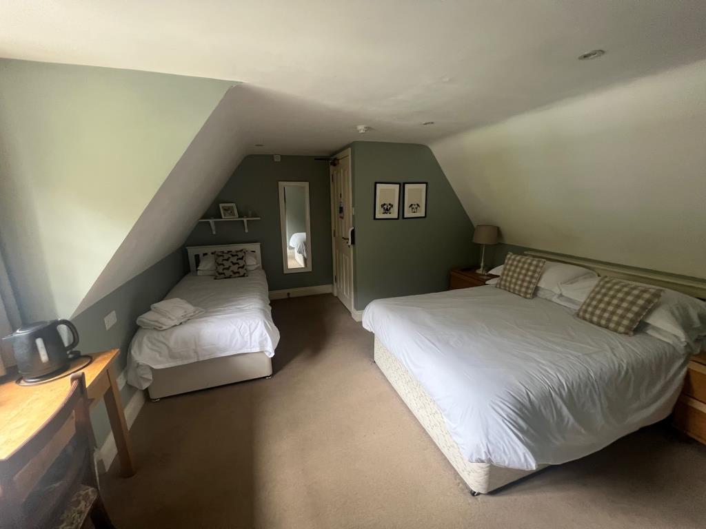 Lot: 119 - PUBLIC HOUSE ON SUBSTANTIAL PLOT - Room 6